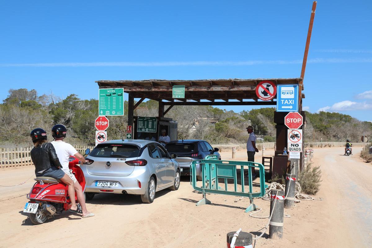 Galería: Control de acceso a ses Illetes y a la playa de Llevant en Formentera