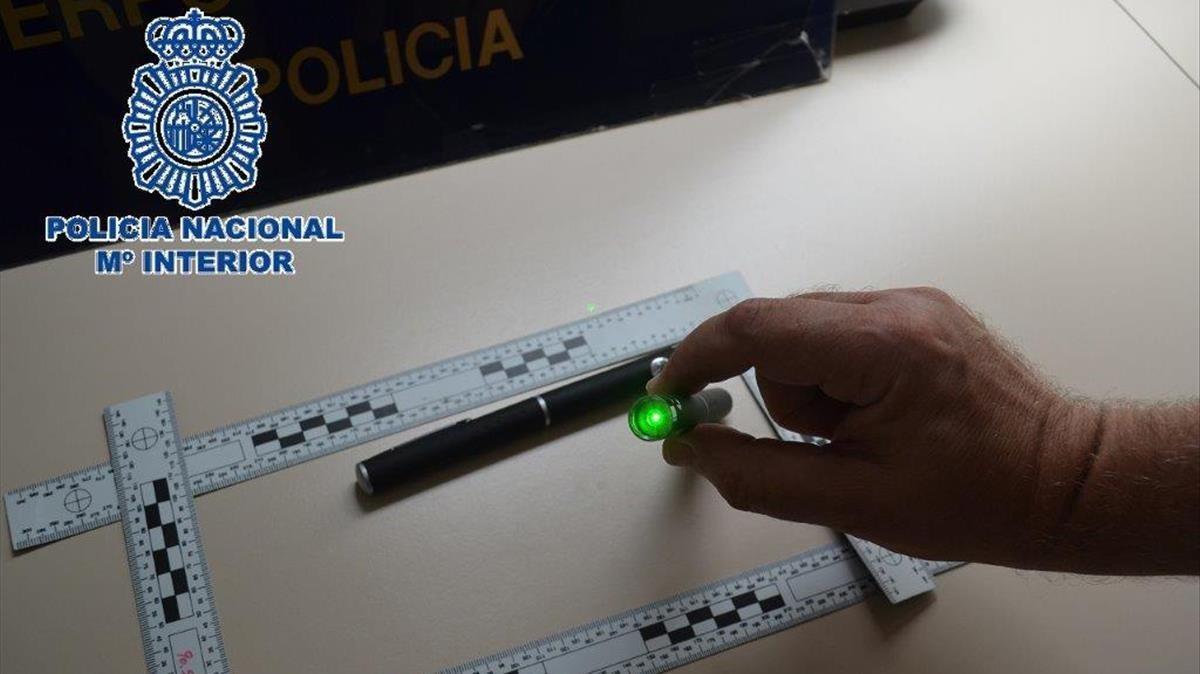 zentauroepp39626409 la polic a nacional identifica a dos personas por deslumbrar170810134817