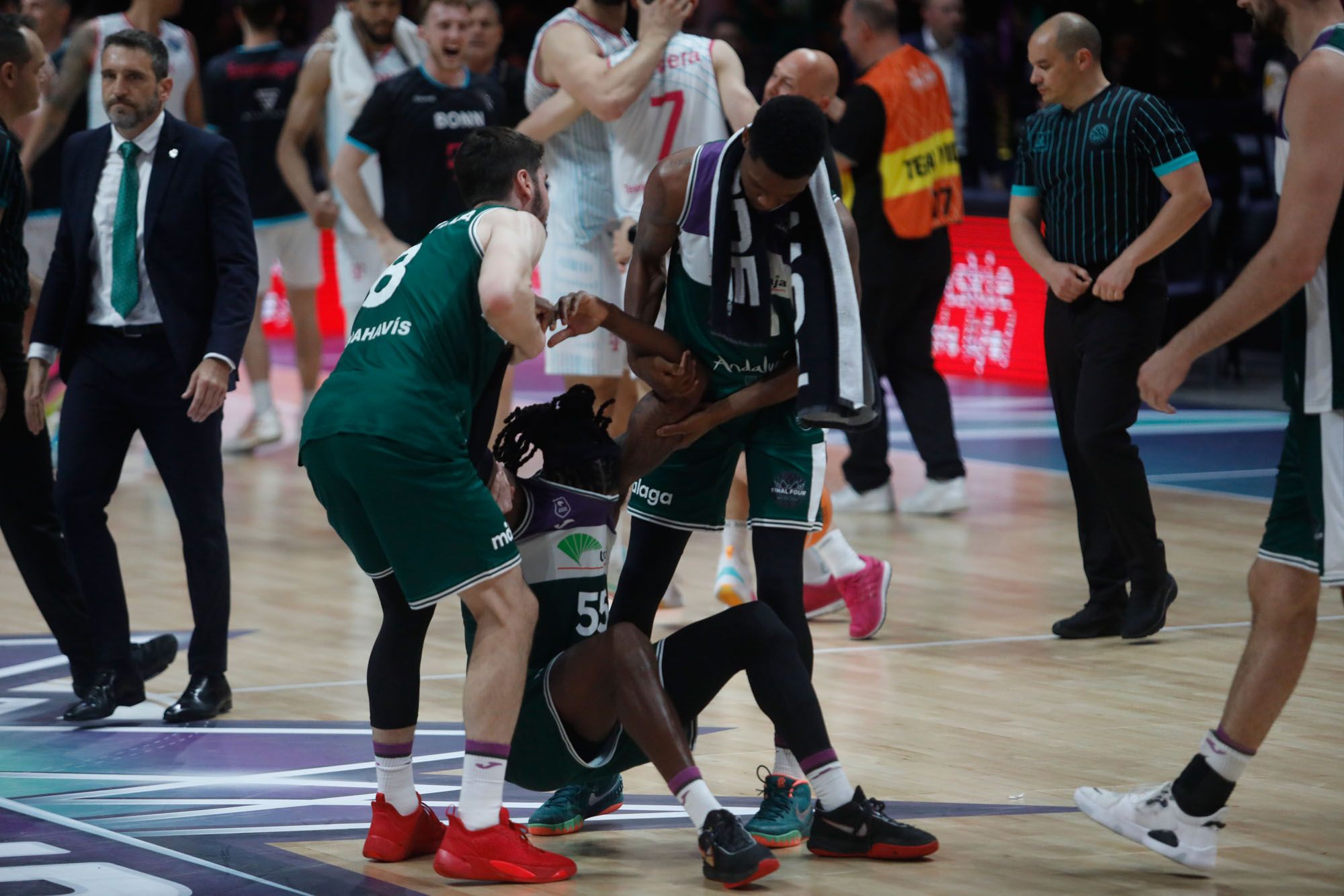 El Unicaja - Telekom Bonn, semifinal de la BCL, en imágenes