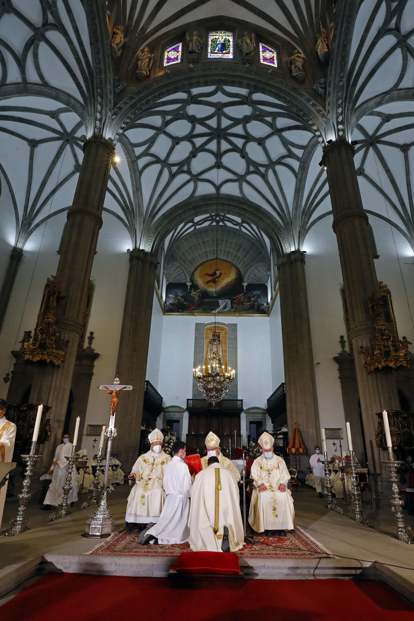 Acto de ordenación de Cristóbal Déniz como nuevo obispo auxiliar de la Diócesis de Canarias