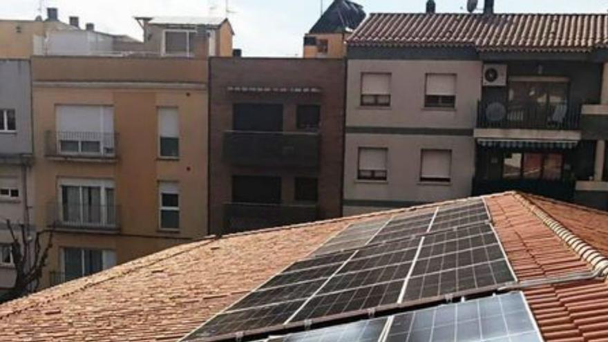 Sant Feliu instal·la plaques fotovoltaiques  al teulat de l’Escola Bressol Oreneta
