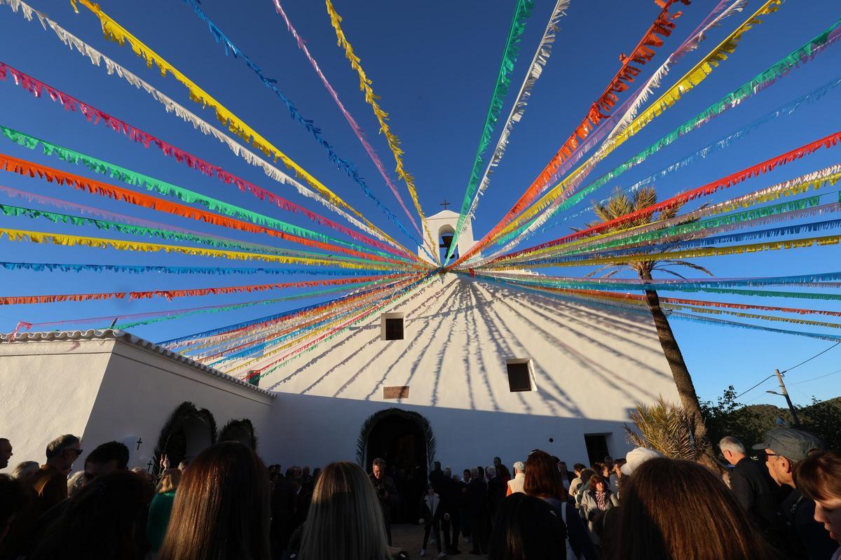 Descubre las mejores imágenes de las fiestas patronales de la Cala Sant Vicent