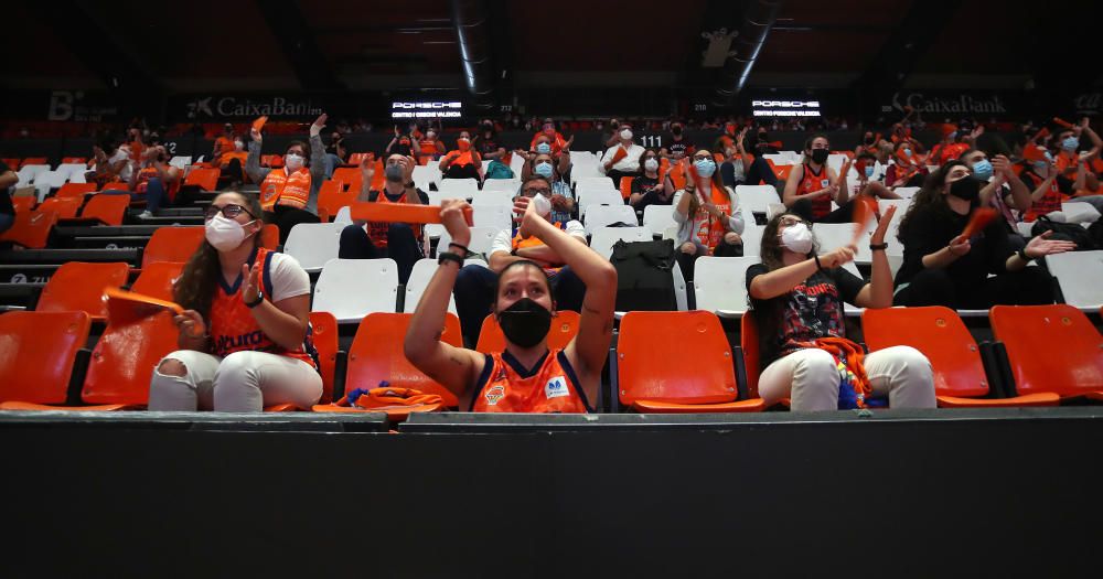 Pantallas gigantes en la Fonteta