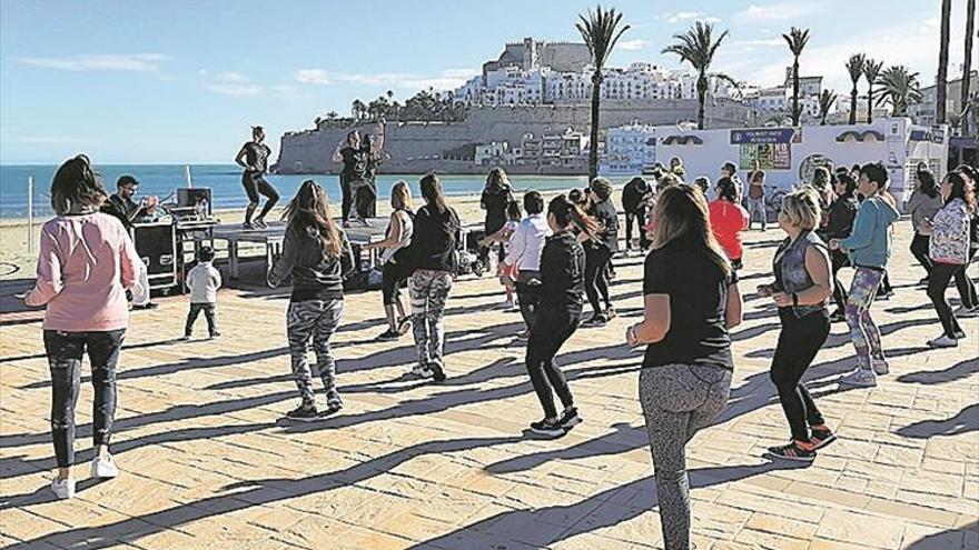 Los vecinos de Peñíscola se solidarizan a ritmo de zumba