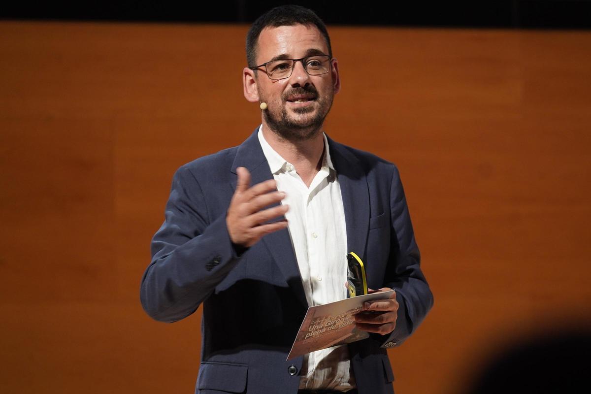 L'alcalde de Girona, Lluc Salellas, durant la conferència.
