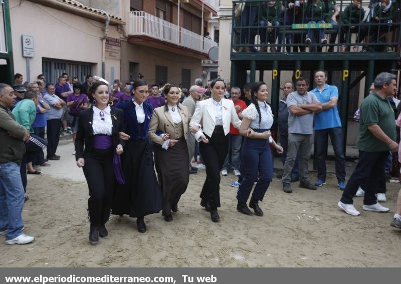 GALERÍA DE FOTOS -- Almassora late con toros bravos pese a la lluvia