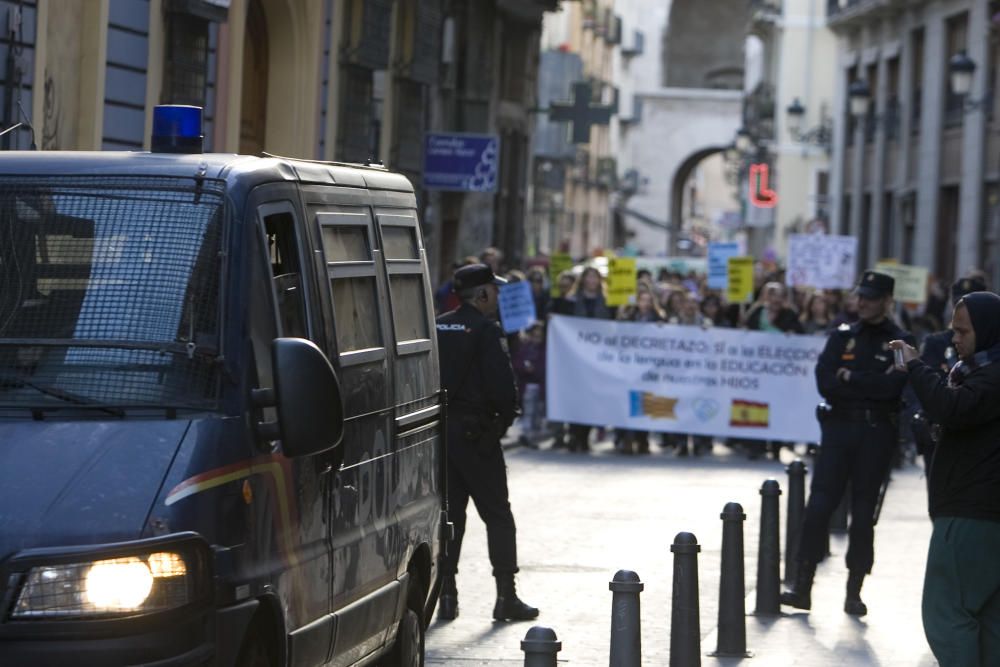 Manifestación en València contra el plurilingüismo