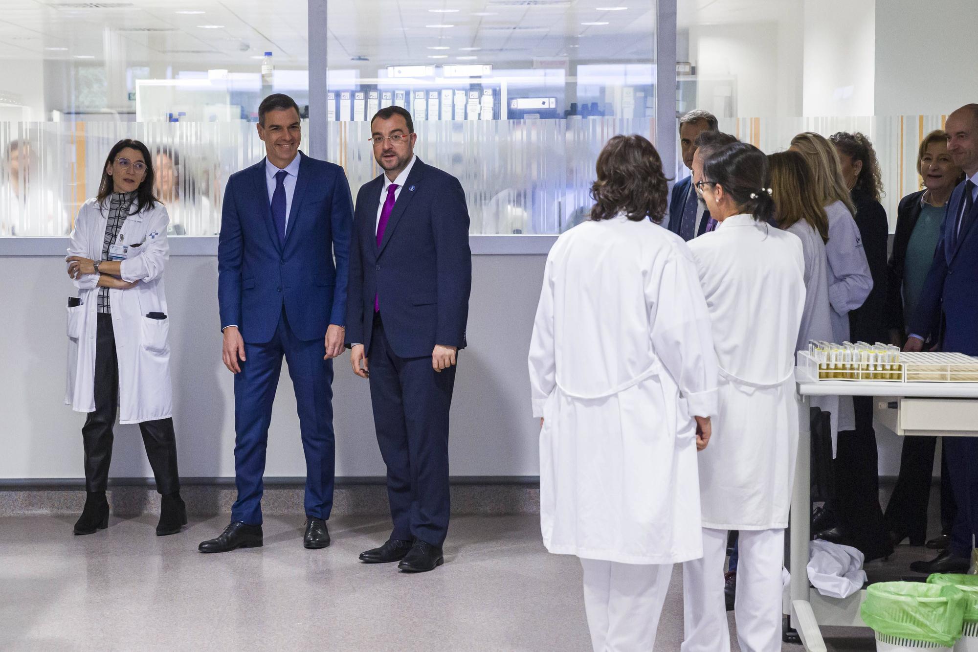 Visita de Pedro Sánchez al Hospital Universitario Central de Asturias (HUCA) en Oviedo