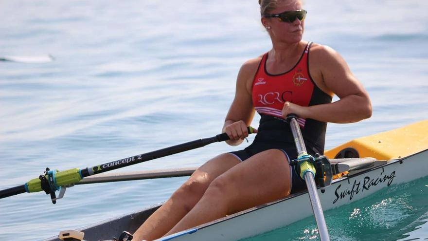 La cartagenera Mari Ángeles Macián, subcampeona de España absoluta de remo de mar