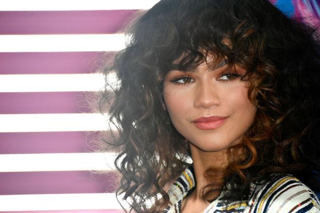 La melena rizada con flequillo de Zendaya