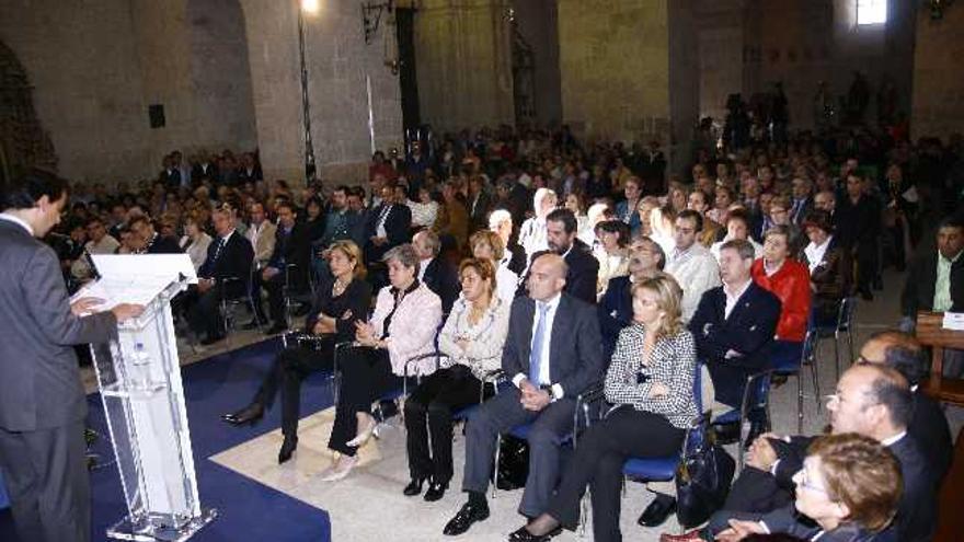 Fernando Martínez Maíllo se dirige a los asistentes al Día de la Provincia durante el acto central celebrado en la iglesia de San Juan Bautista de Fuentesaúco