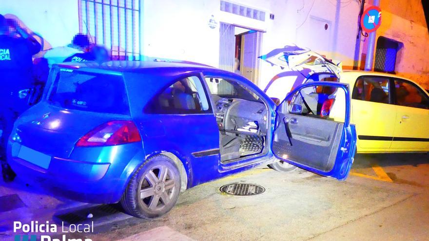 Un conductor ebrio causa daños en tres coches tras estrellarse contra uno en Palma