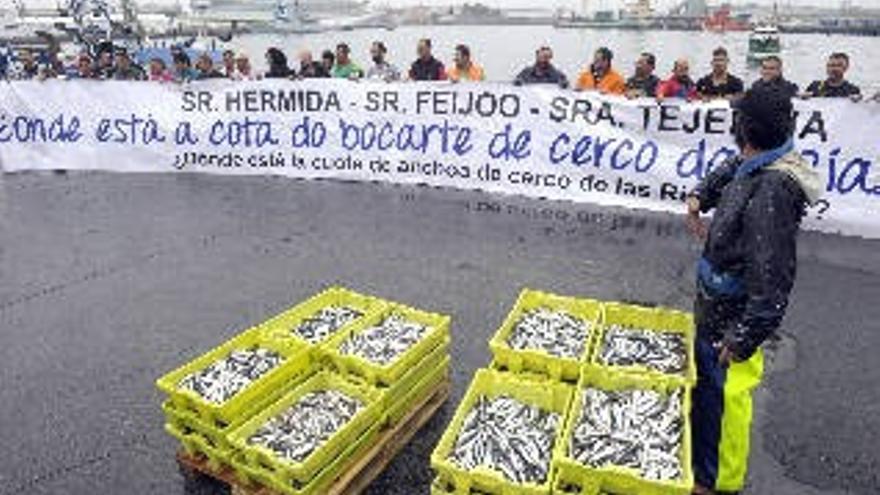 El cerco gallego protesta en A Coruña para reclamar más cuota de anchoa