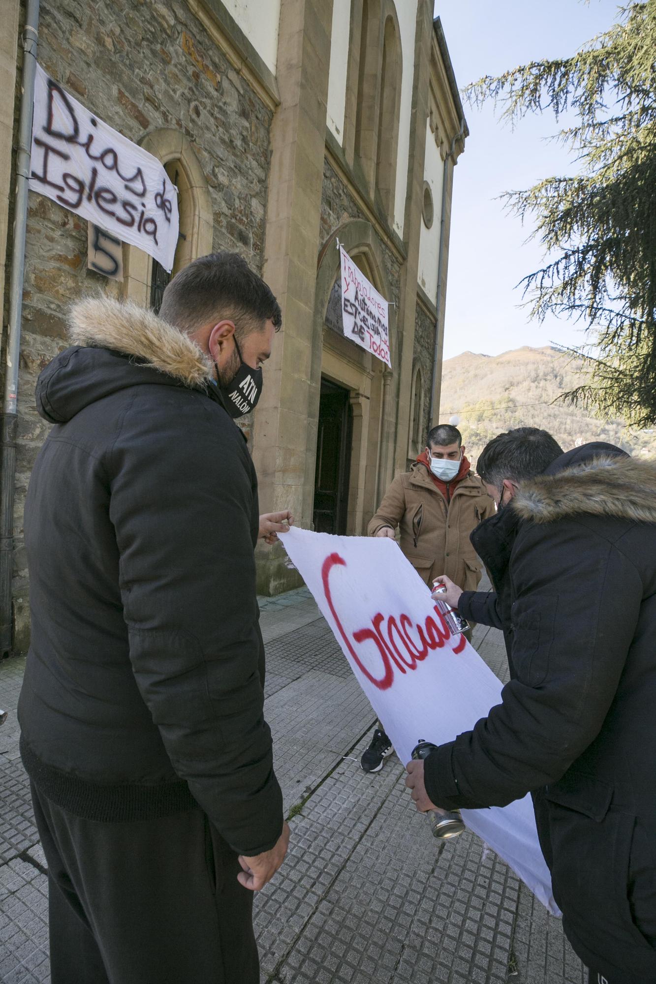 Los encerrados en las iglesias de La Felguera y Laviana