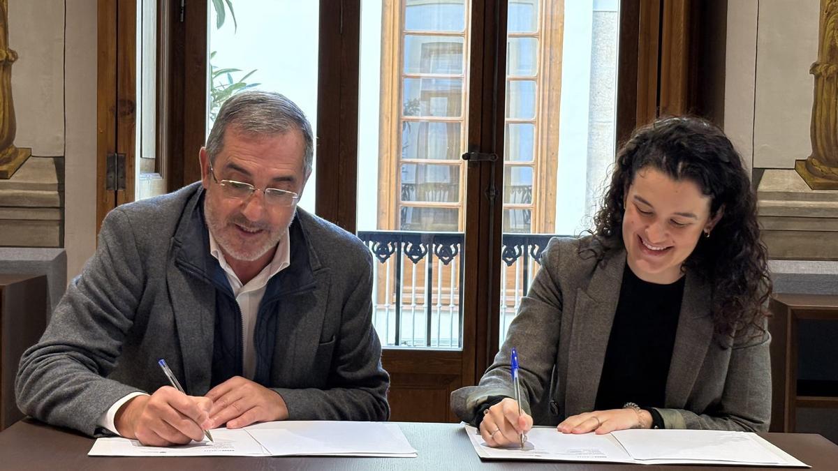 Salvador Mocholí, vicepresident de COAT Valencia, i Alejandra Silvestre, directora de la Fundación Hortensia Herrero.