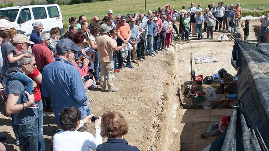 La inauguració a la qual hi va assistir un nombrós públic, va comptar amb una visita a les excavacions