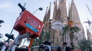 Una de las bicicletas de Ride, junto a la Sagrada Família, este martes