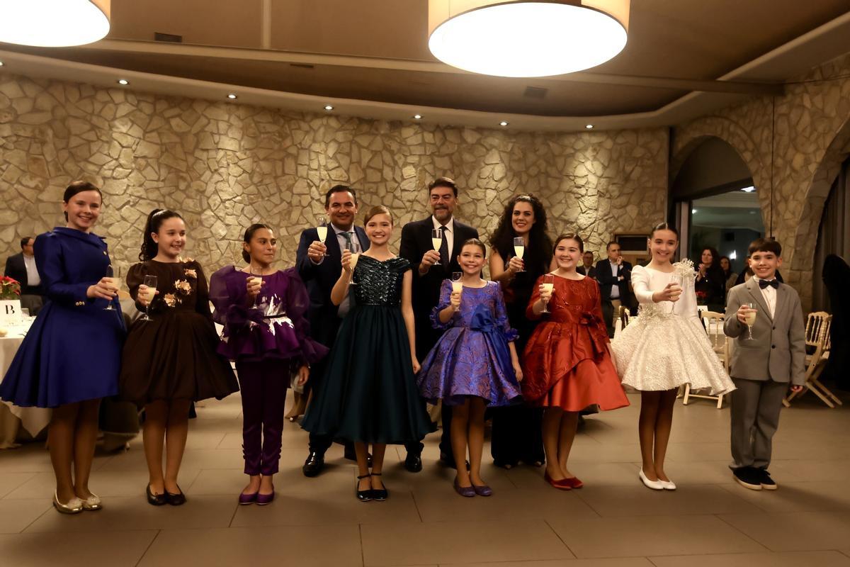 Cena infantil de Fogueres en Nadal