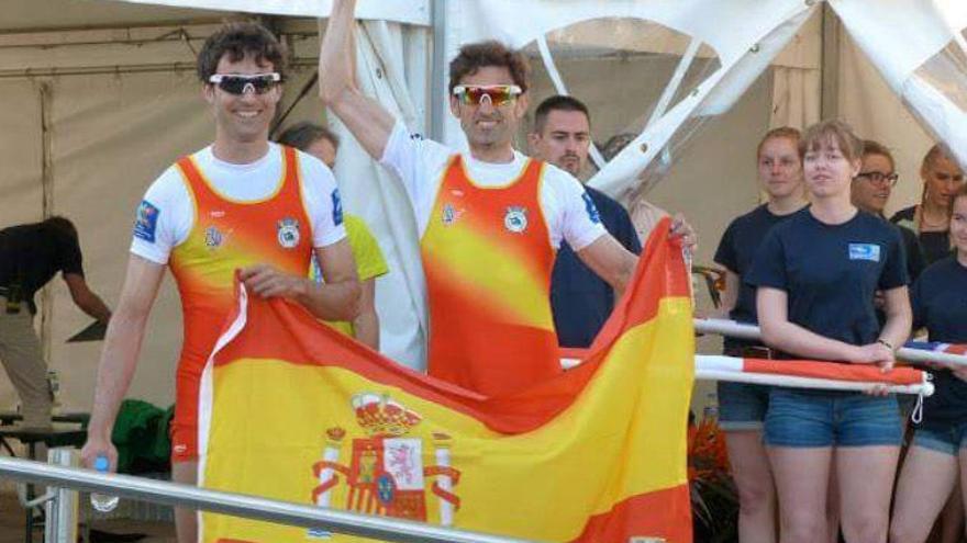 Sergio Pérez (izquierda) y Jesús González, tras lograr la medalla de bronce en Brandenburgo.