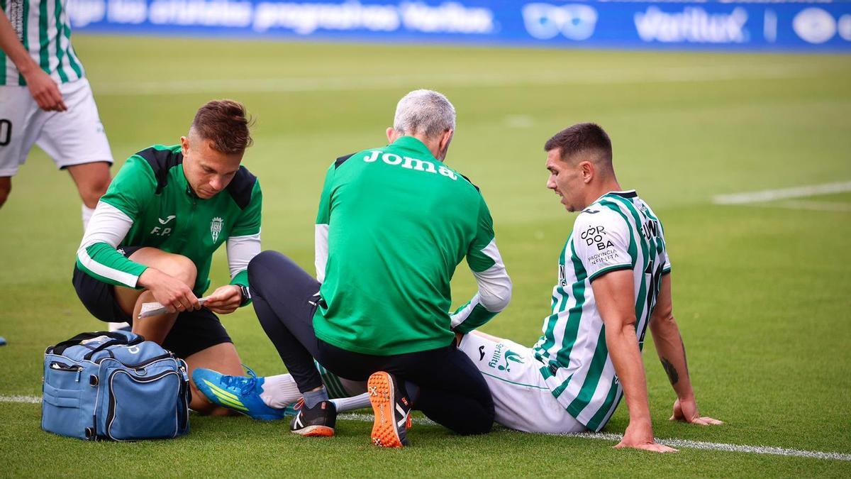 El Córdoba CF cruza los dedos con Adrián Fuentes y teme perder a Del Moral hasta final de temporada