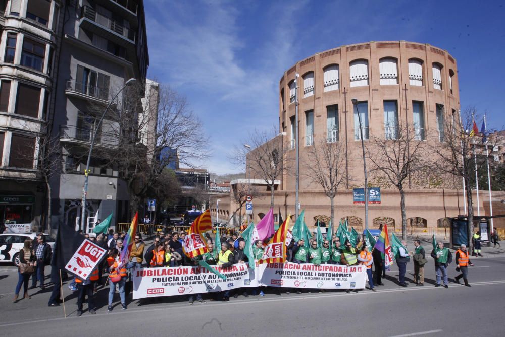 Contrentració de policies a Girona per demanar la jubilació anticipada