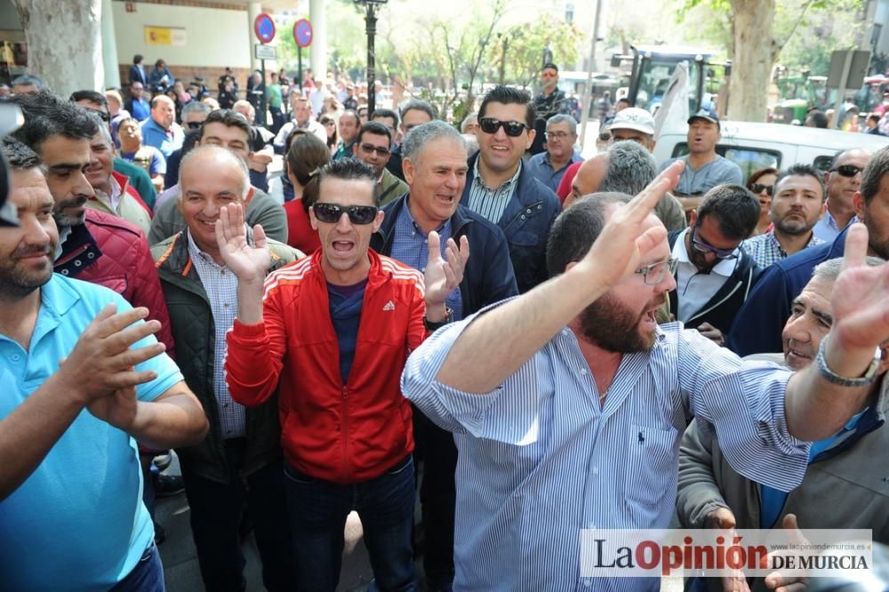 Los tractores se marchan de Murcia después de 29 horas