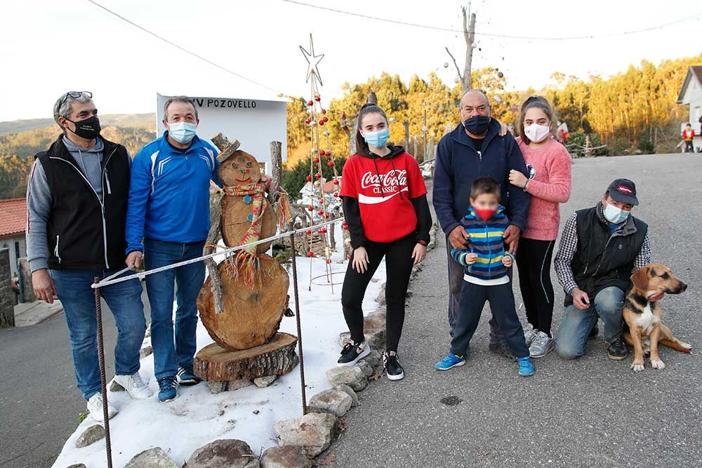 Troncos con arte navideño