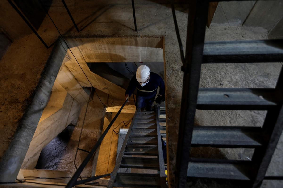 Fotografía que muestra el interior de la estatua del Cristo Redentor, el 6 de octubre de 2021.