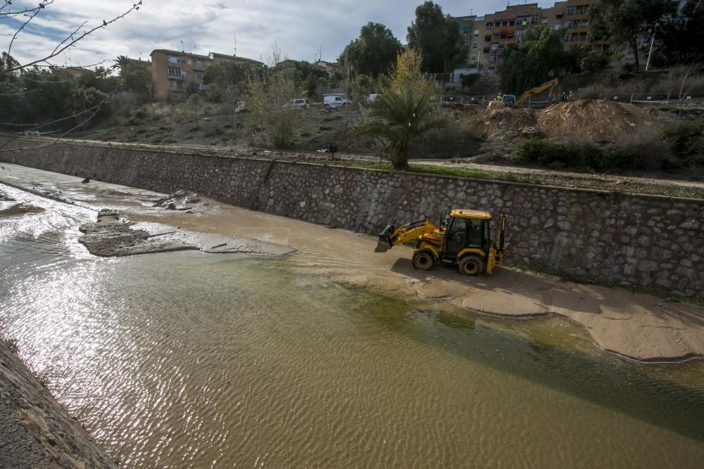 Fuga de agua en la ladera del Vinalopó