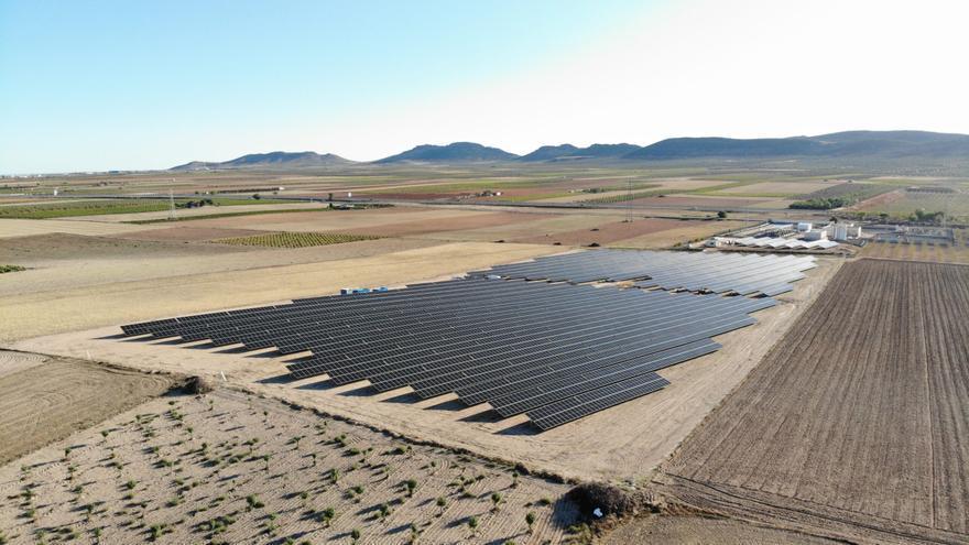 Planta fotovoltaica de autoconsumo en las instalaciones de Exolum en Mora (Toledo).