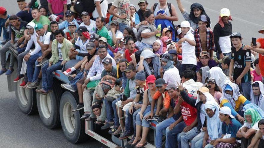 México refuerza su frontera ante el avance de una caravana de migrantes hondureños