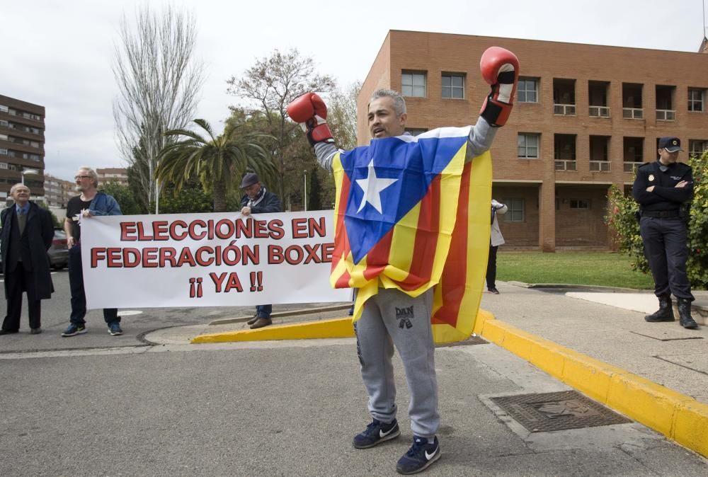 Protesta de boxeadores frente a la Conselleria de Educación