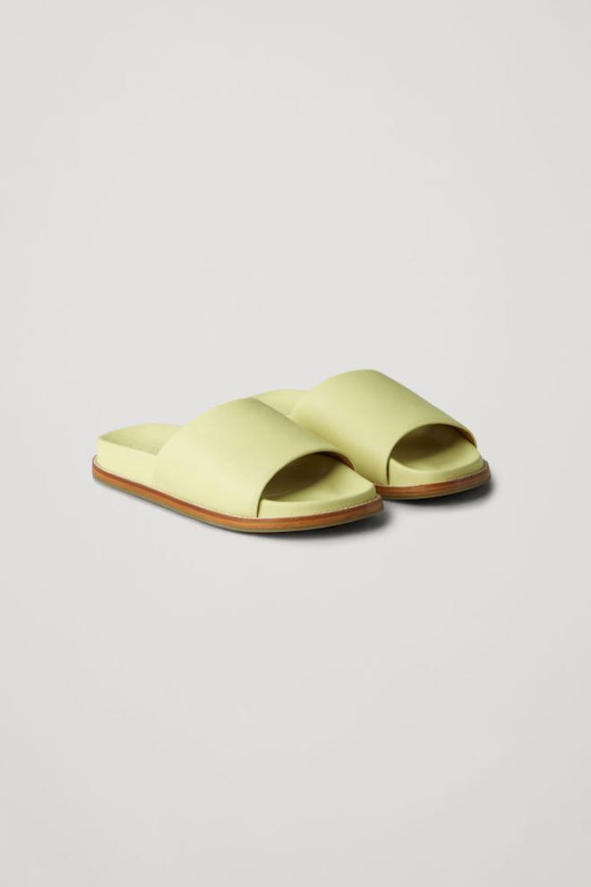 Sandalias en piel, de Cos