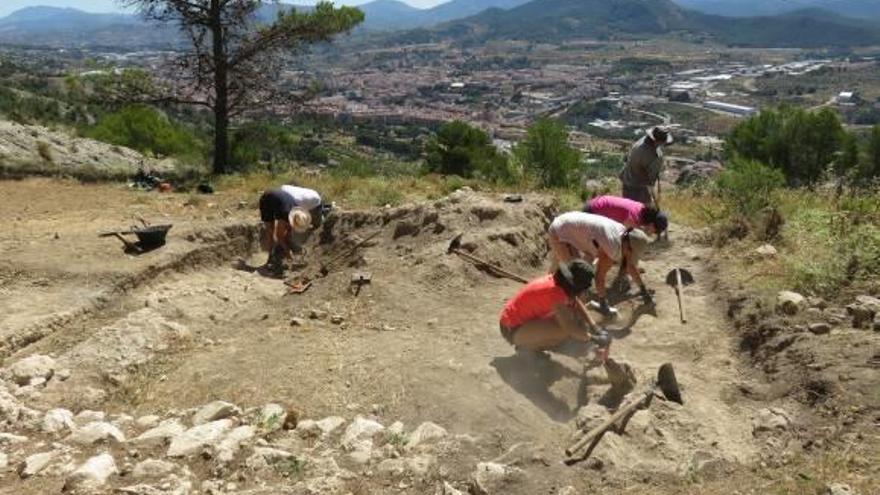 Imagen de las excavaciones que se están llevando a cabo en el asentamiento medieval.