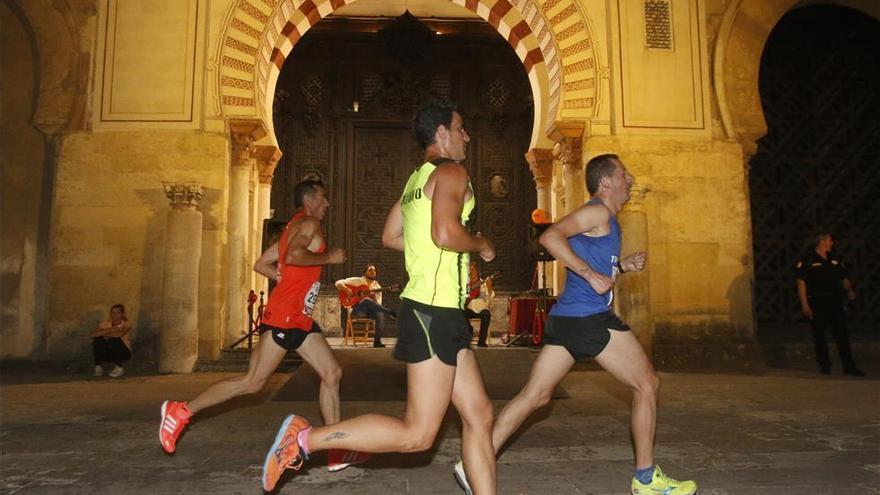 El casco histórico se engalana para acoger la Nocturna Trotacalles