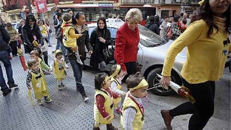 Miles de escolares salieron a las calles disfrazados - Levante-EMV