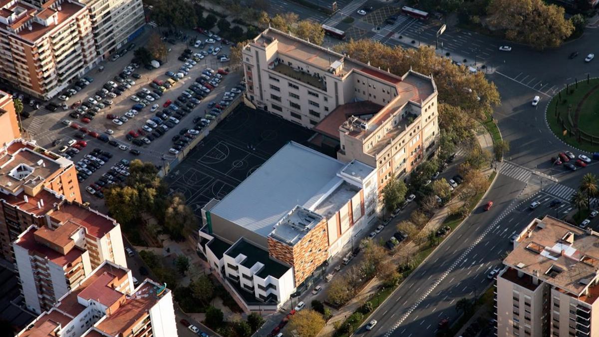 Vista aérea del Colegio del Pilar y el solar limítrofe.