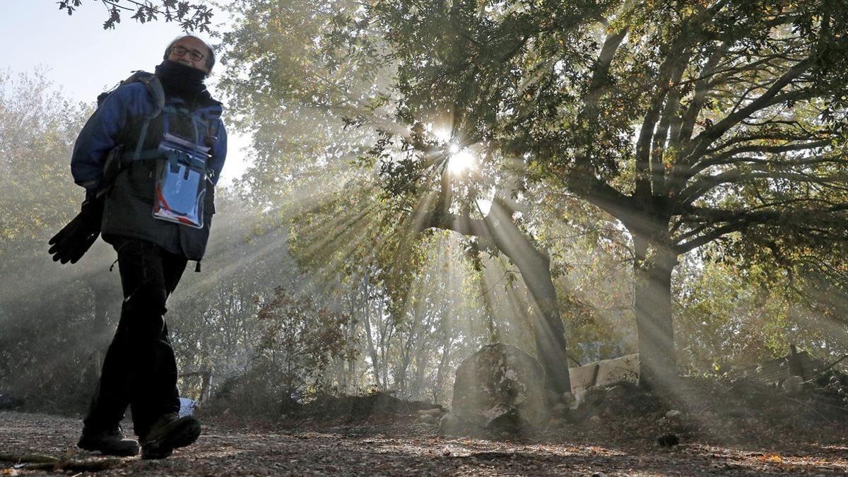 Un pelegrino cerca de Portomarín, Lugo, con temperaturas de 9 grados bajo cero.