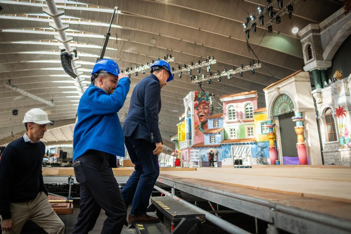 El escenario del Carnaval de Santa Cruz de Tenerife, casi a punto.