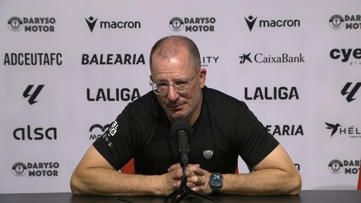 José Juan Romero, entrenador de la AD Ceuta, en rueda de prensa.
