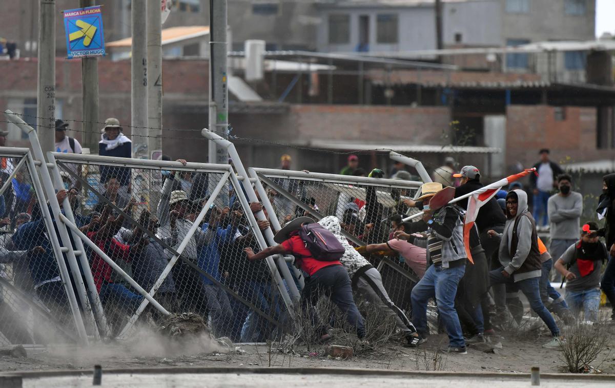 Miles de peruanos exigen en las calles la dimisión de Dina Boluarte