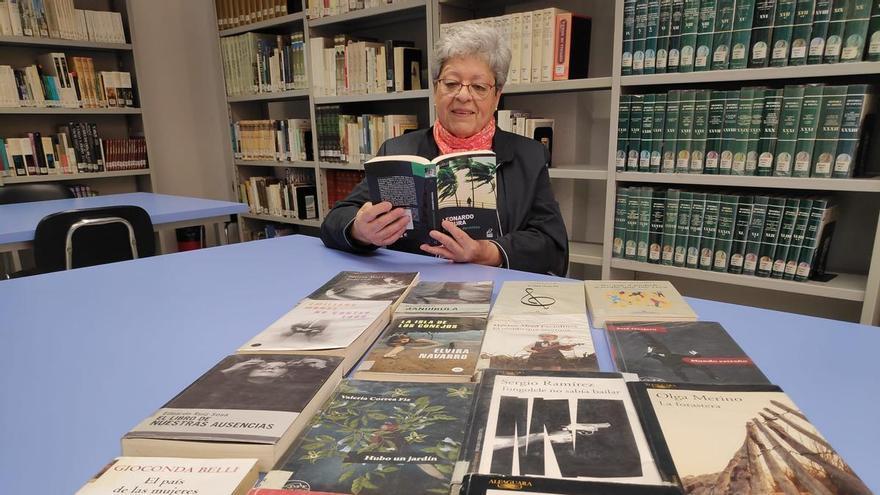 La guardiana del tesoro de la biblioteca de El Campello