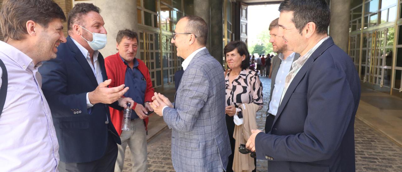 El consejero Felipe Faci, en una reunión con los alcaldes pirenaicos hace justo un mes, para tratar del futuro de la candidatura.