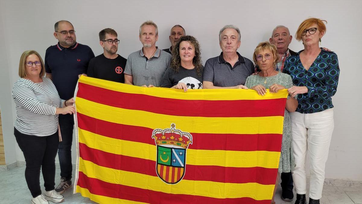 Foto de familia de todos los partidos de la oposición en Benicàssim.