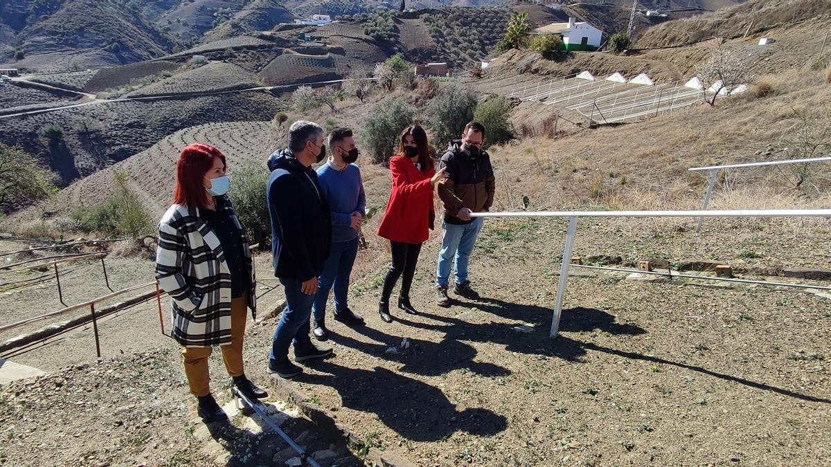 Nuria Rodríguez en su visita a Almáchar.