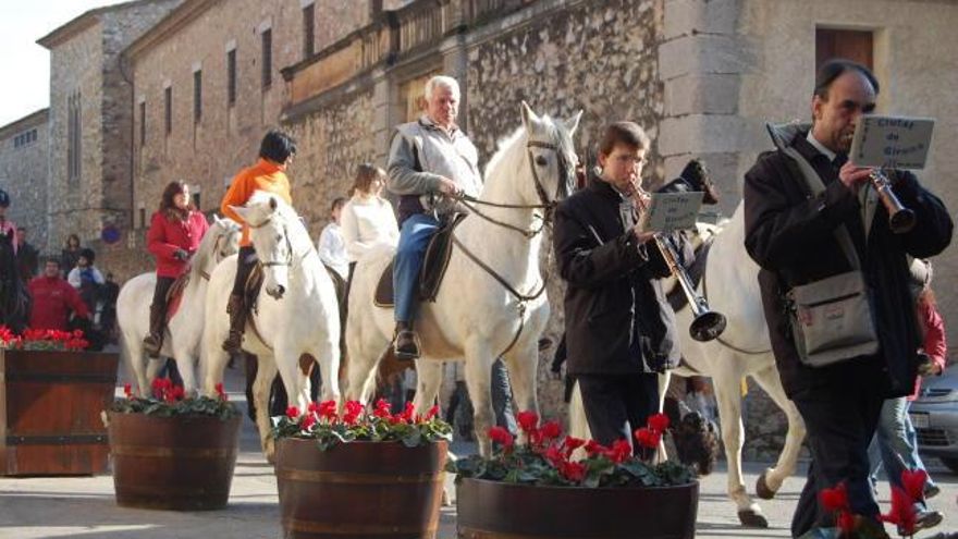 Cercavila i posterior benedicció d&#039;animals a Peralada