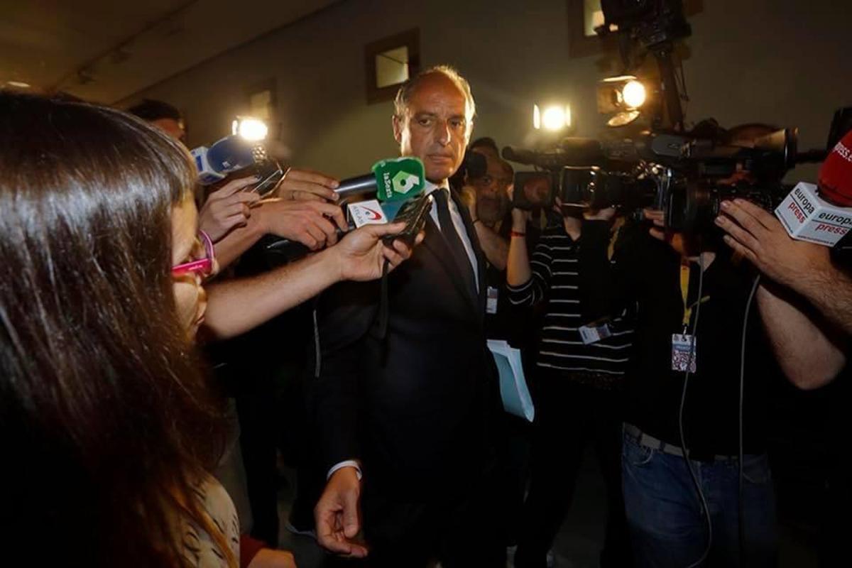 Camps a la salida de la segunda comisión de investigación, en mayo de 2016.