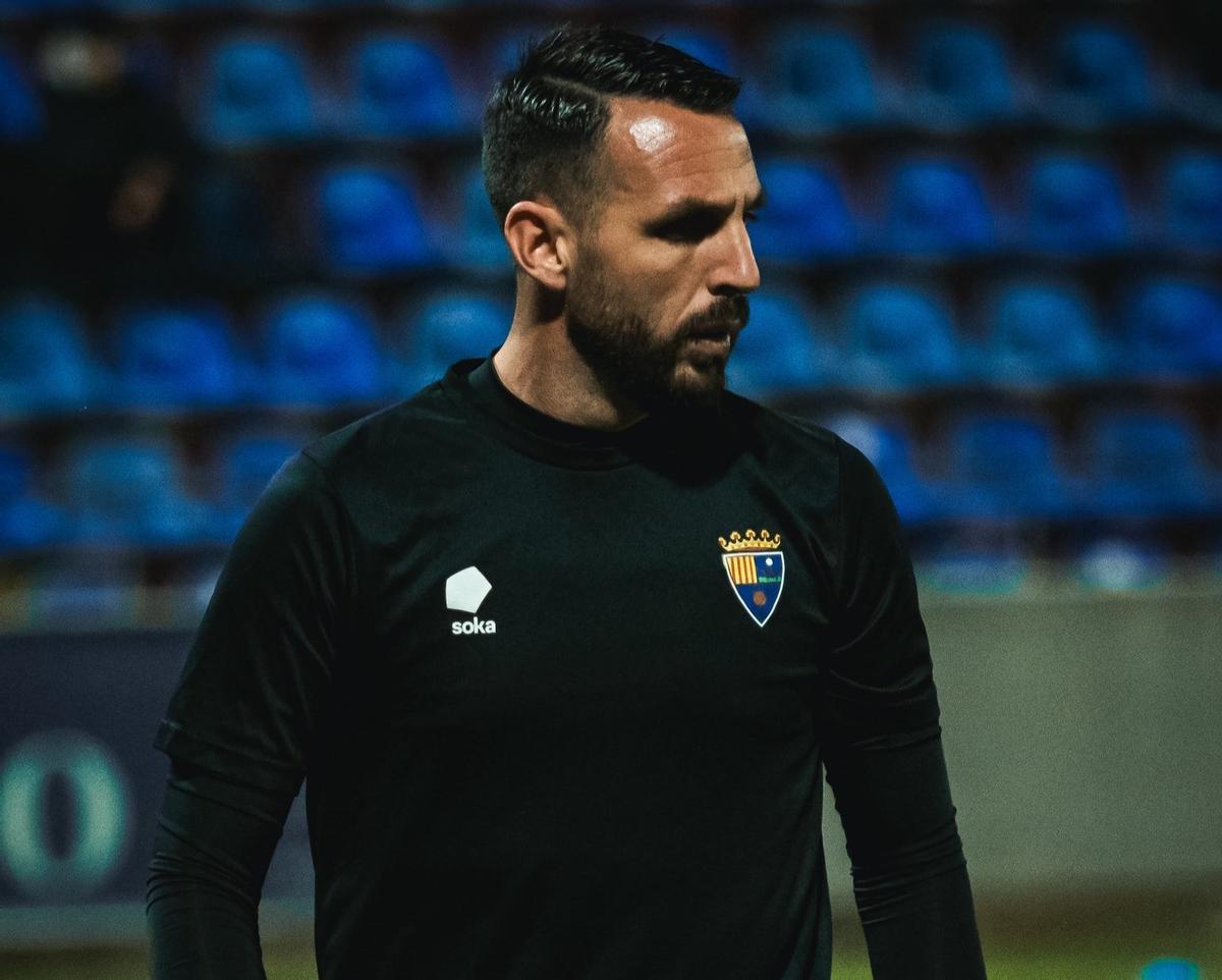 Rubén Ramos, portero del Teruel, durante el calentamiento.