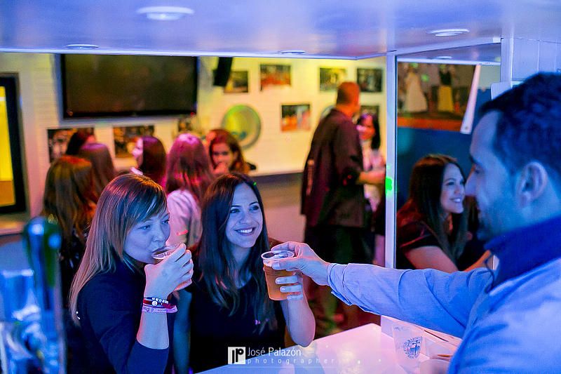 Ambiente nocturno en las fiestas de Benidorm