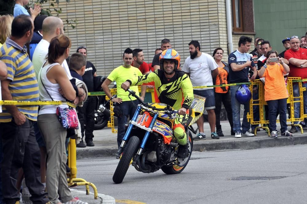 Exhibición del piloto Pablo Martiño en Barredos